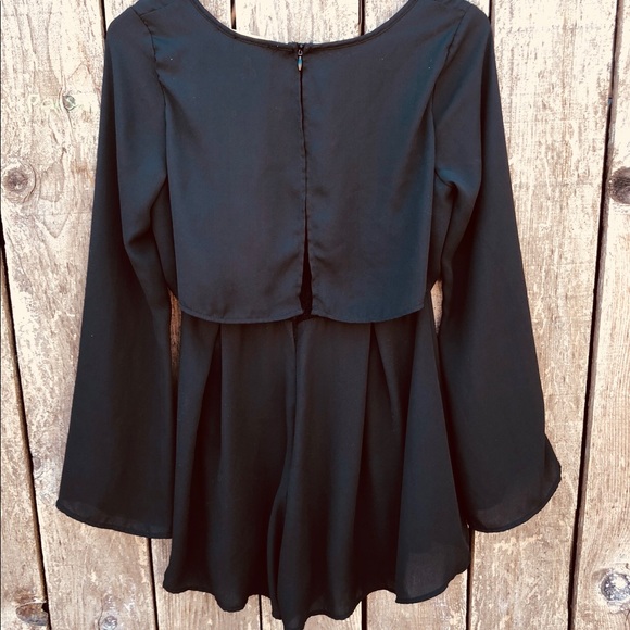 Gorgeous Black Cutout Romper🌿 - Picture 3 of 6
